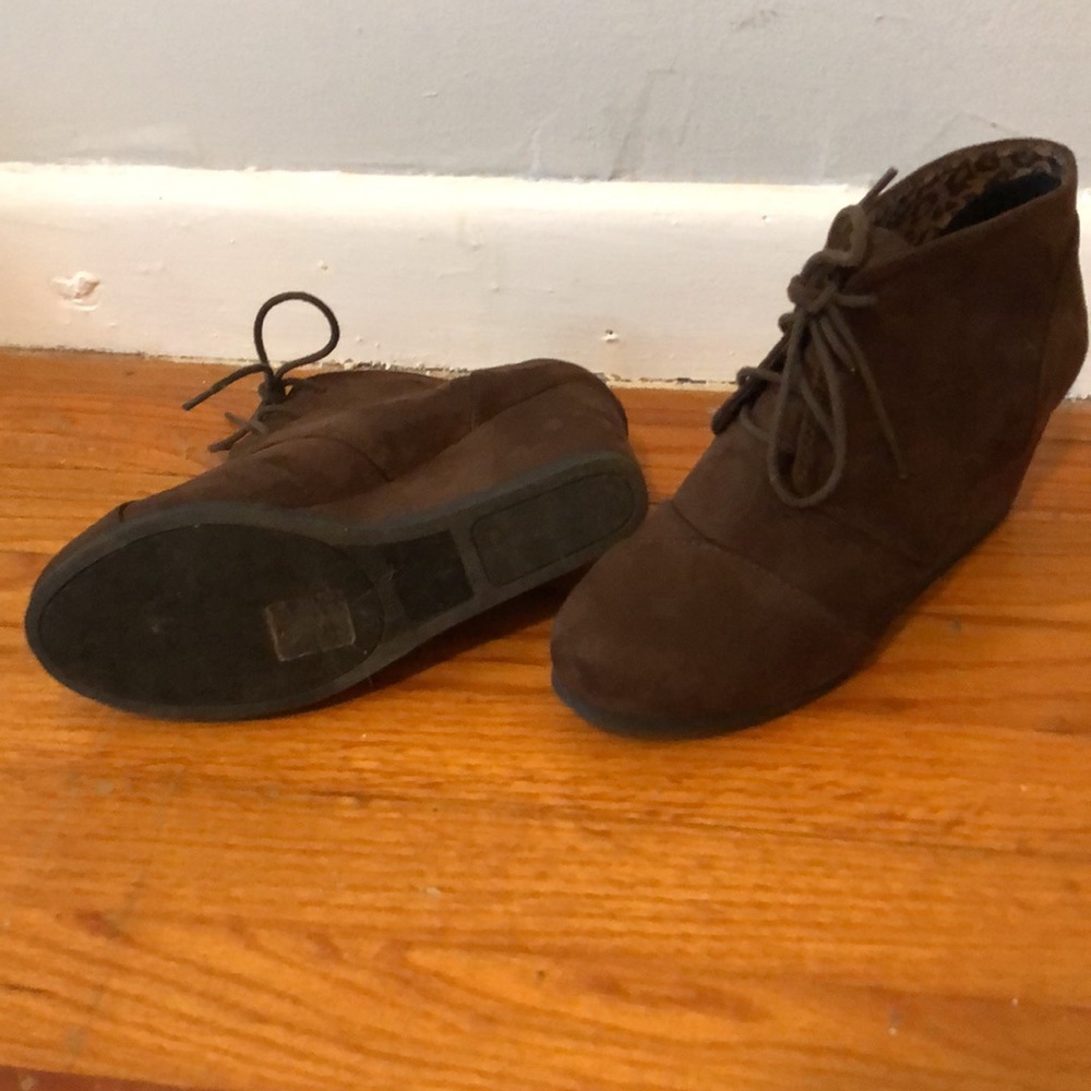 Dark brown lace up bootie - Picture 3 of 5